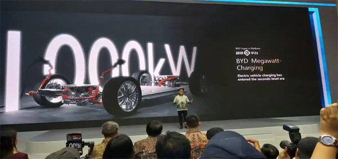 BYD Guncang Dunia Isi Daya Mobil Listrik 5 Menit, Tembus Jarak 400 Km!