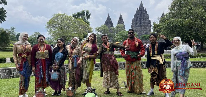 7 Tips Berkain Kekinian Tampil Modis dengan Nuansa Jawa & Aksen Selendang